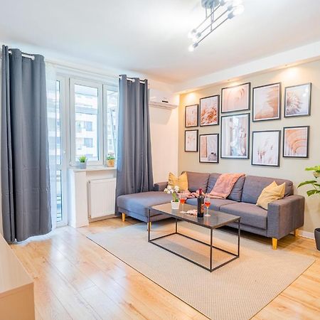 Spacious Newly Renovated 2Br Apartments With Balcony Bucureşti Exterior foto