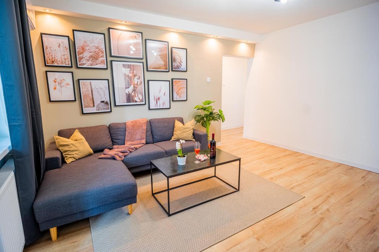 Spacious Newly Renovated 2Br Apartments With Balcony Bucureşti Exterior foto