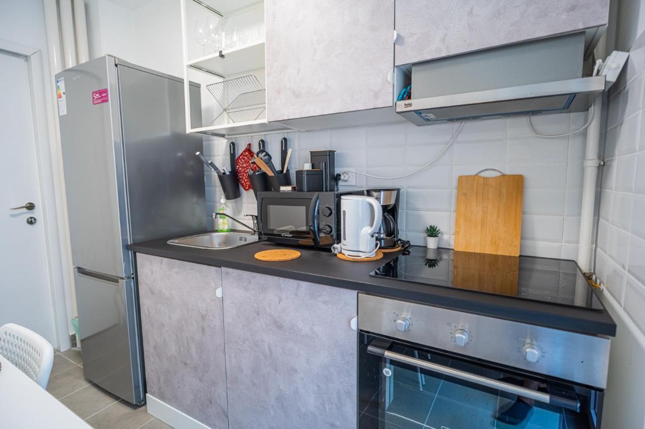 Spacious Newly Renovated 2Br Apartments With Balcony Bucureşti Exterior foto