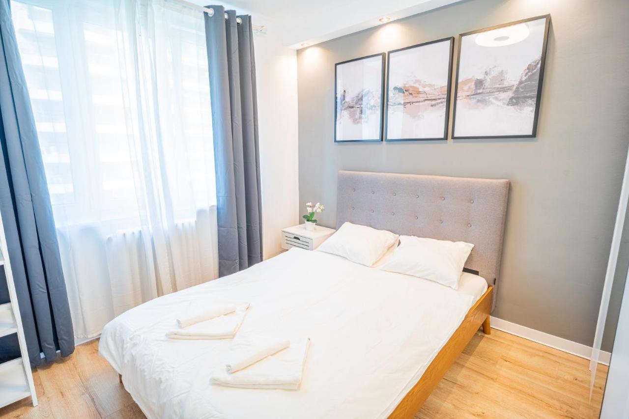 Spacious Newly Renovated 2Br Apartments With Balcony Bucureşti Exterior foto