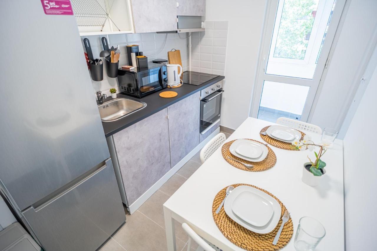 Spacious Newly Renovated 2Br Apartments With Balcony Bucureşti Exterior foto