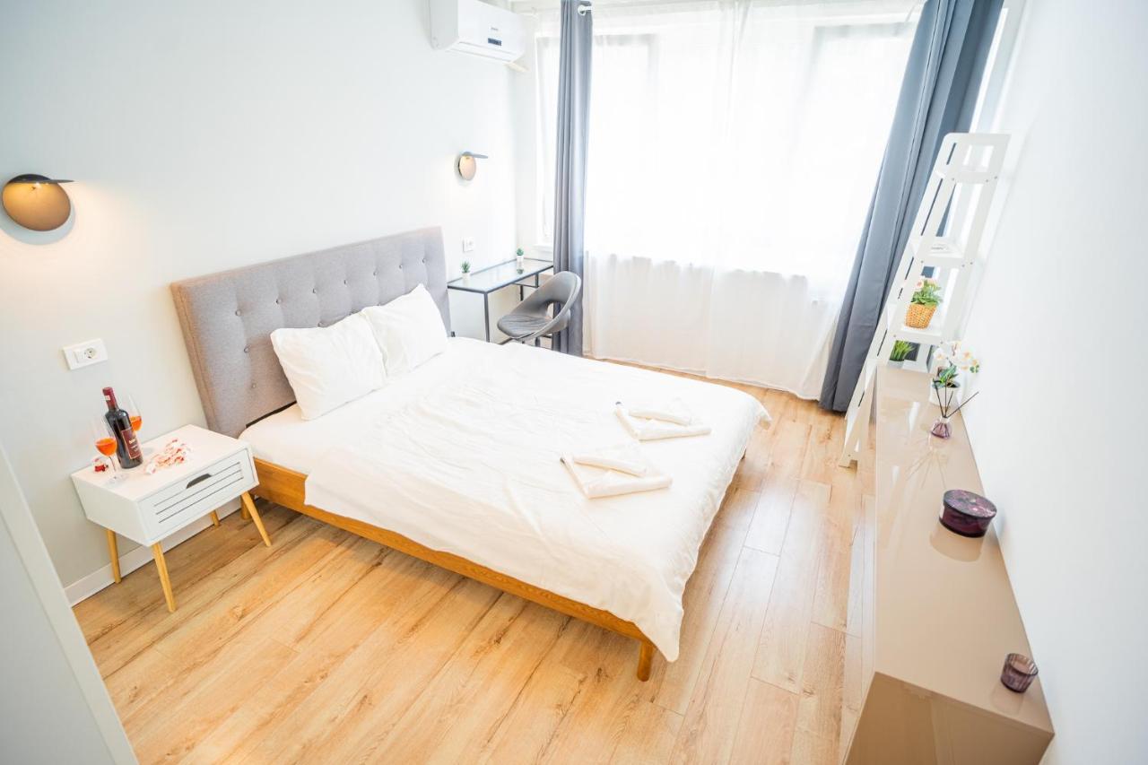 Spacious Newly Renovated 2Br Apartments With Balcony Bucureşti Exterior foto