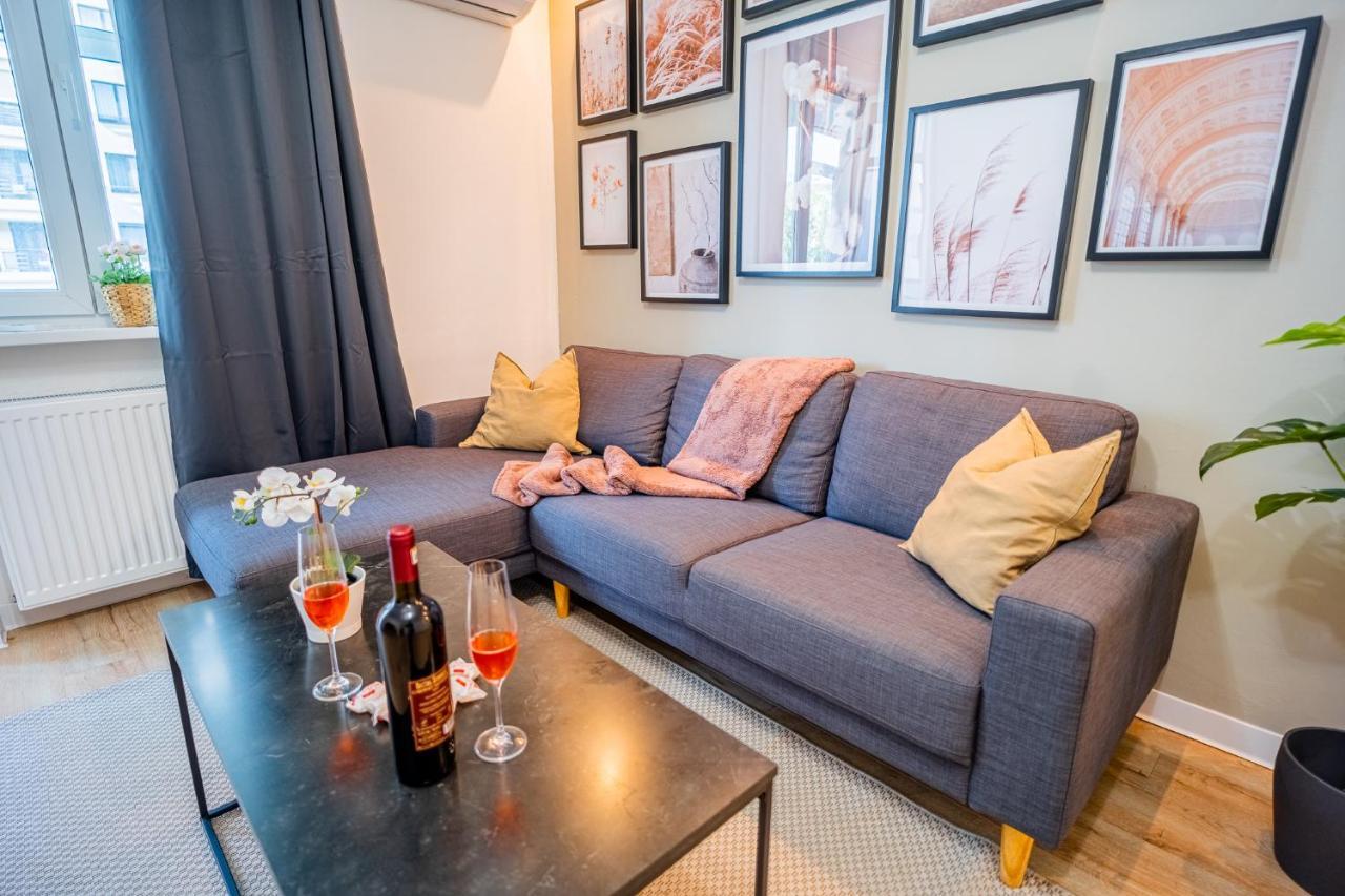 Spacious Newly Renovated 2Br Apartments With Balcony Bucureşti Exterior foto