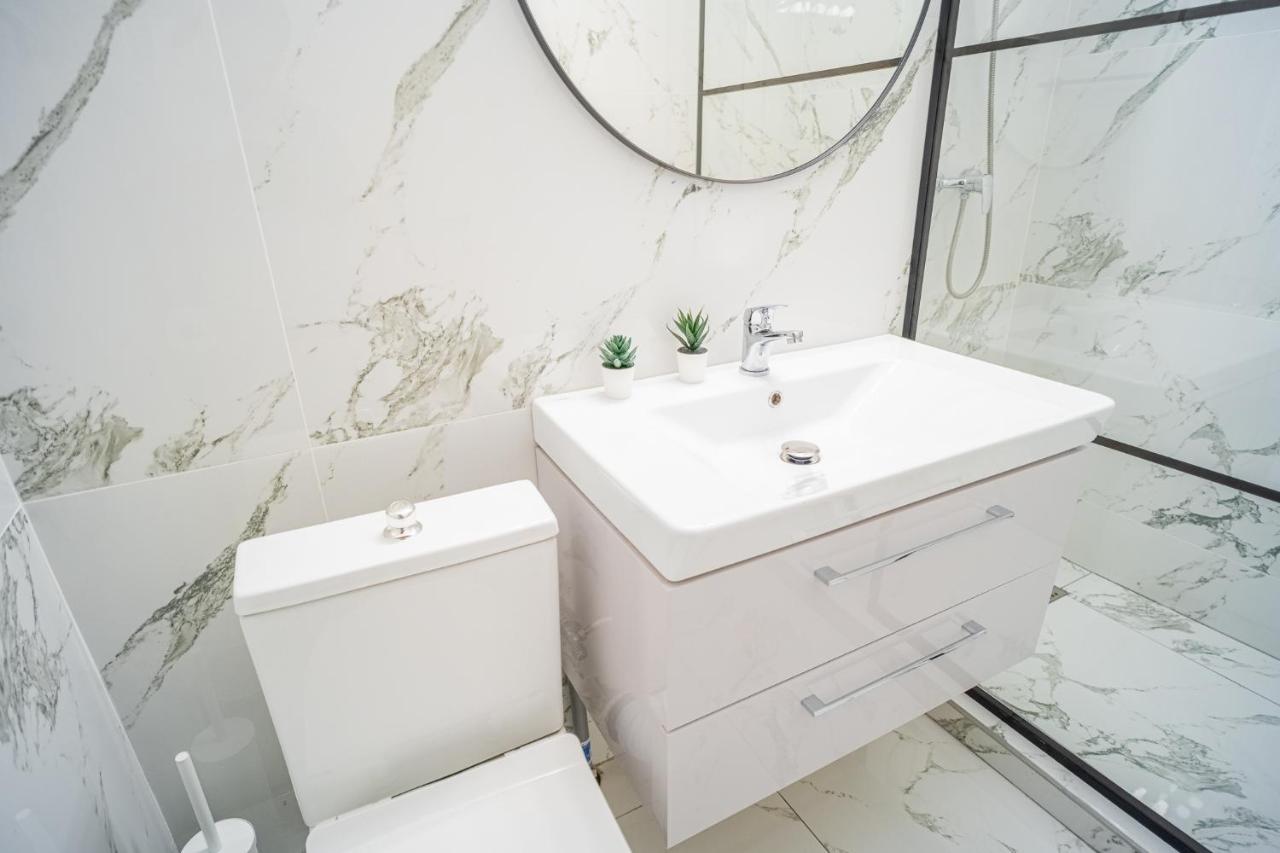 Spacious Newly Renovated 2Br Apartments With Balcony Bucureşti Exterior foto