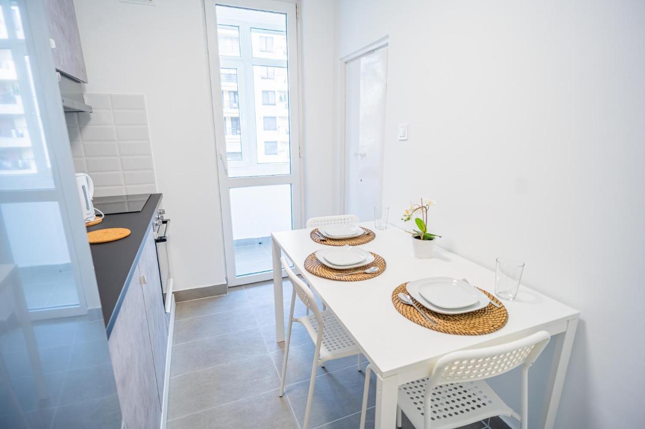 Spacious Newly Renovated 2Br Apartments With Balcony Bucureşti Exterior foto