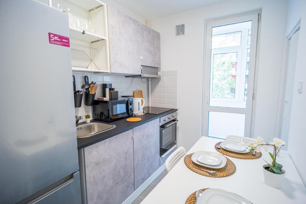 Spacious Newly Renovated 2Br Apartments With Balcony Bucureşti Exterior foto
