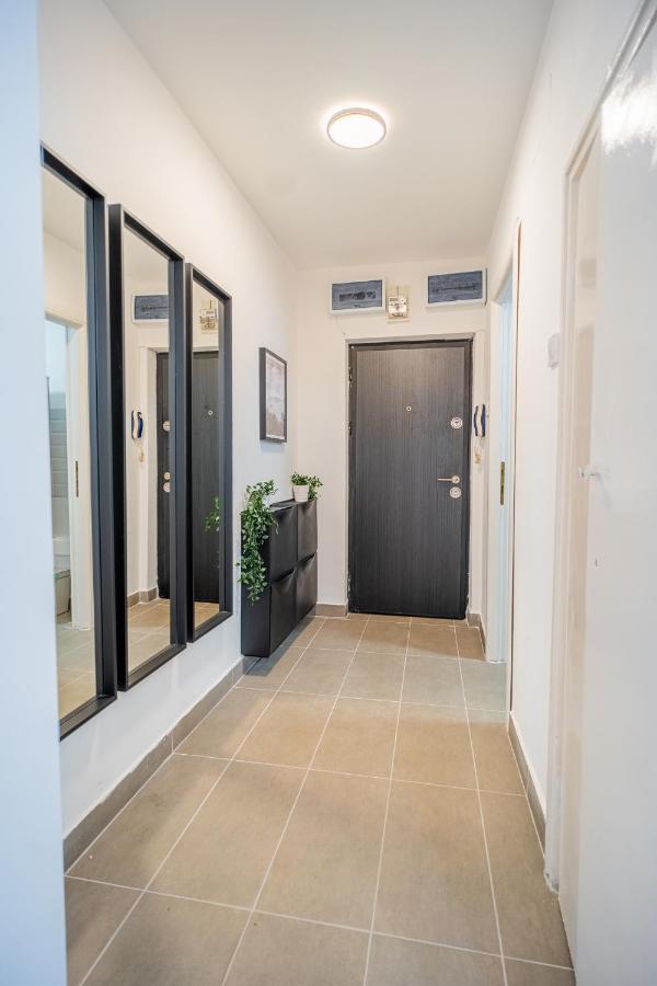 Spacious Newly Renovated 2Br Apartments With Balcony Bucureşti Exterior foto