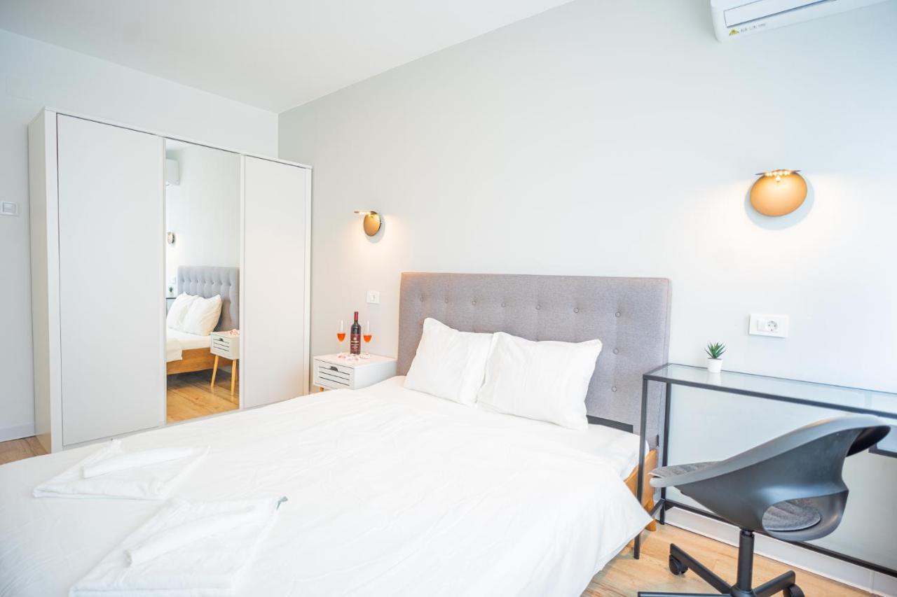 Spacious Newly Renovated 2Br Apartments With Balcony Bucureşti Exterior foto