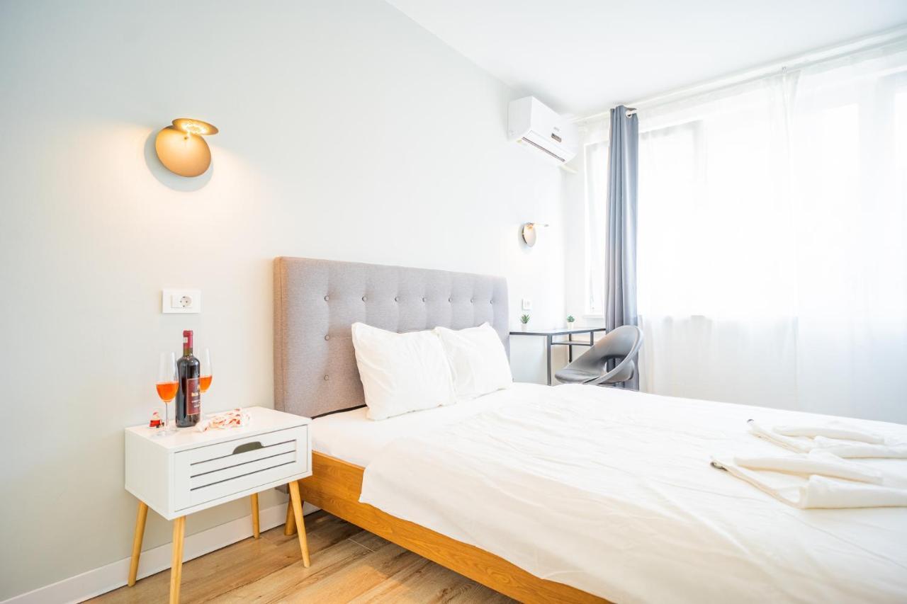 Spacious Newly Renovated 2Br Apartments With Balcony Bucureşti Exterior foto