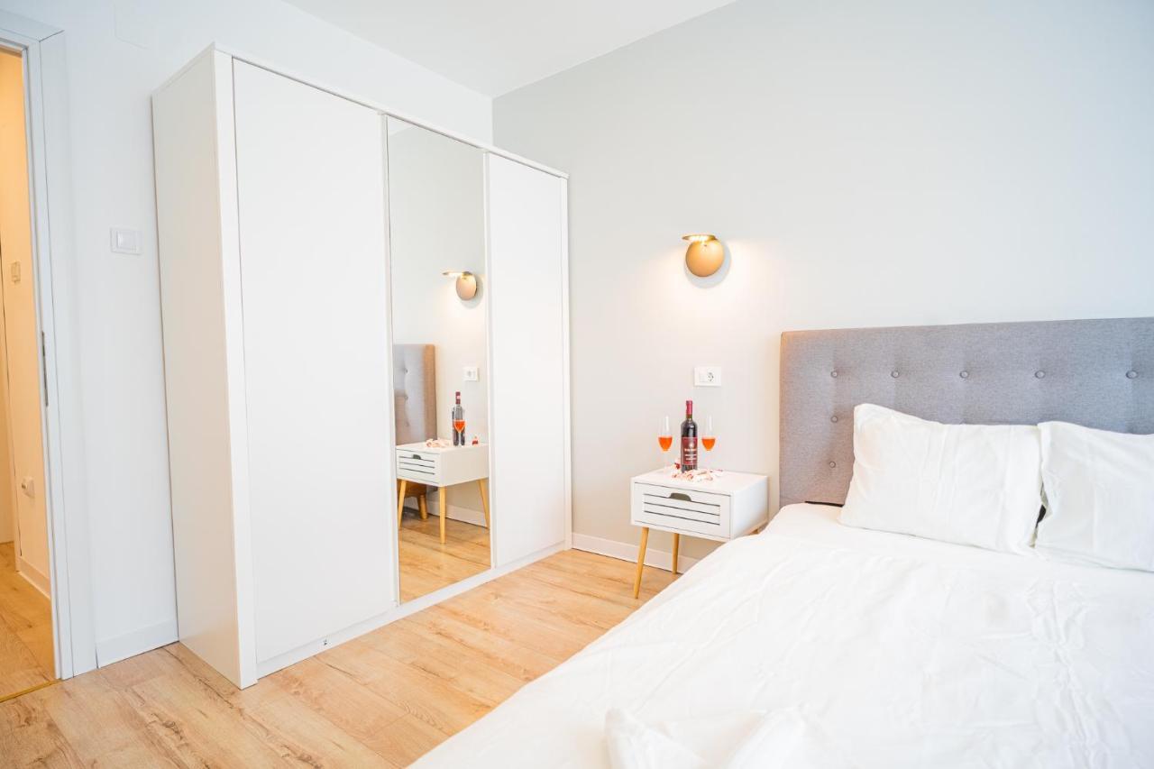 Spacious Newly Renovated 2Br Apartments With Balcony Bucureşti Exterior foto