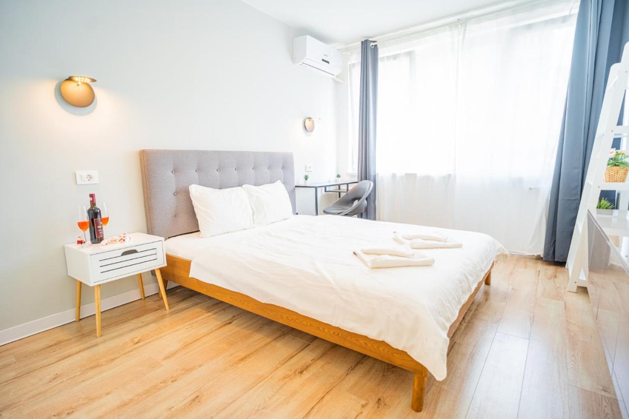 Spacious Newly Renovated 2Br Apartments With Balcony Bucureşti Exterior foto