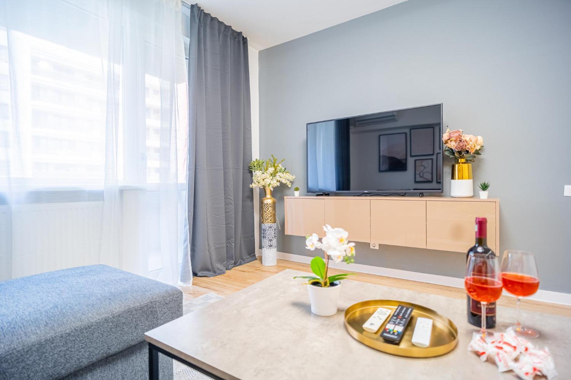 Spacious Newly Renovated 2Br Apartments With Balcony Bucureşti Exterior foto