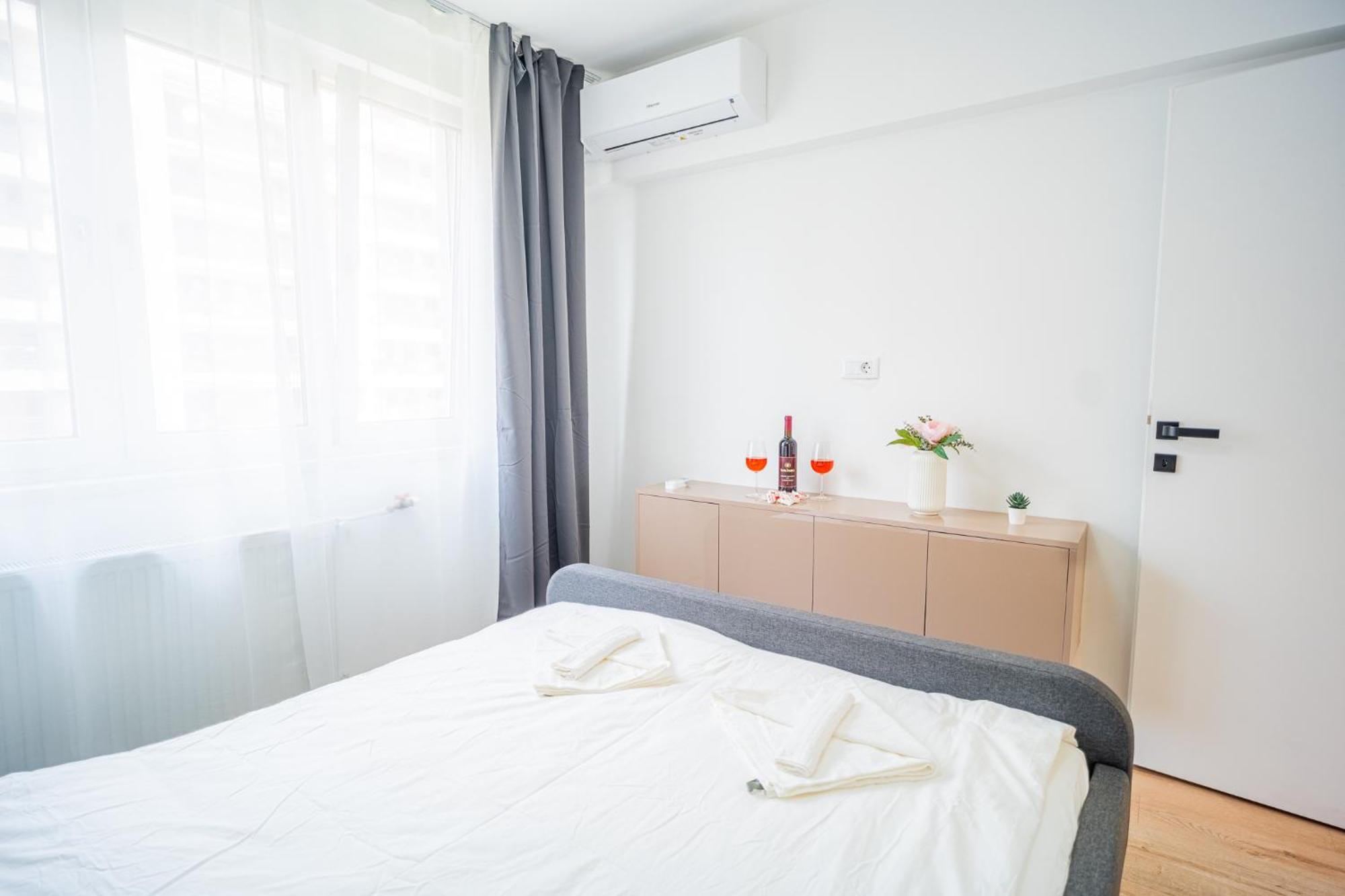 Spacious Newly Renovated 2Br Apartments With Balcony Bucureşti Exterior foto