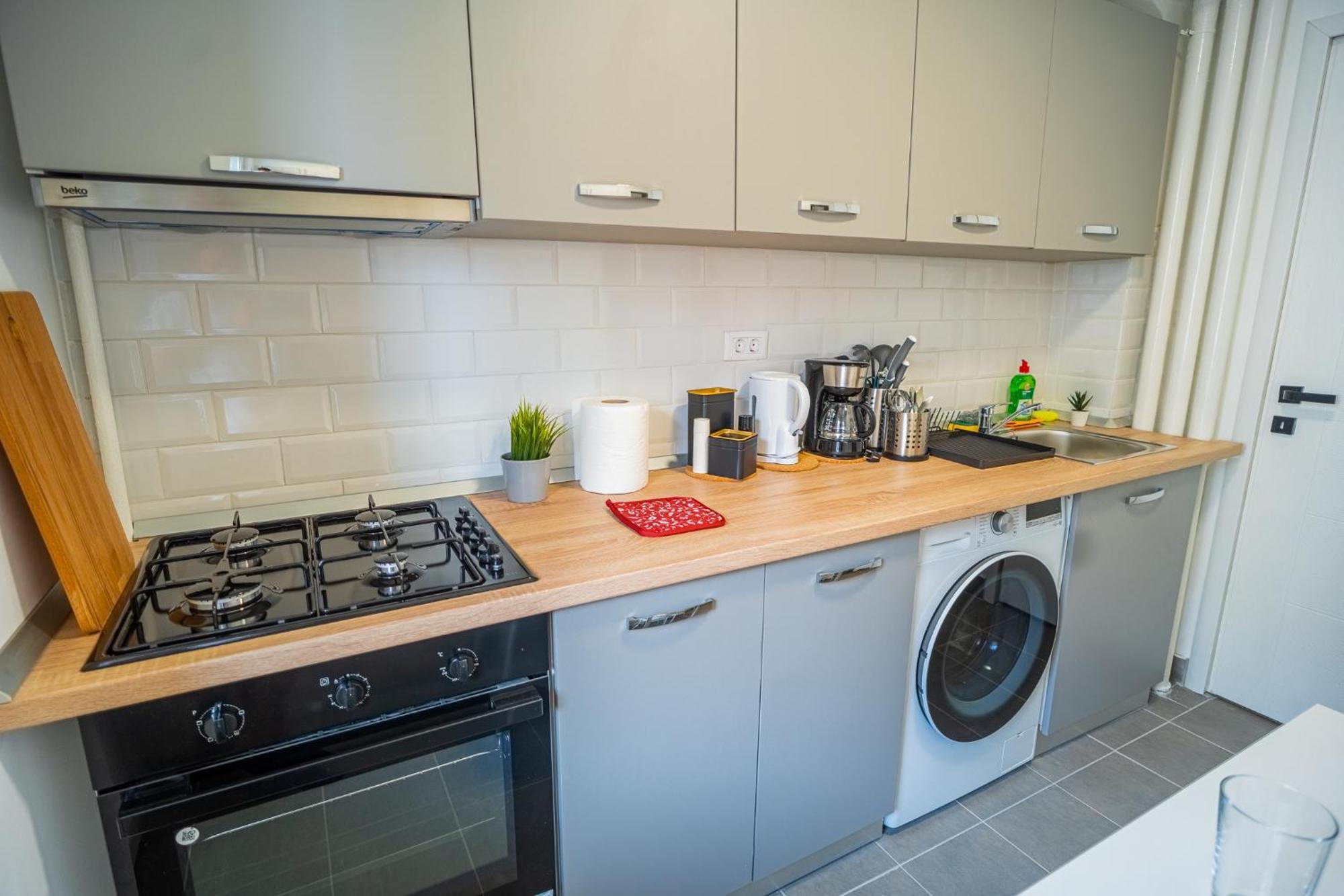 Spacious Newly Renovated 2Br Apartments With Balcony Bucureşti Exterior foto