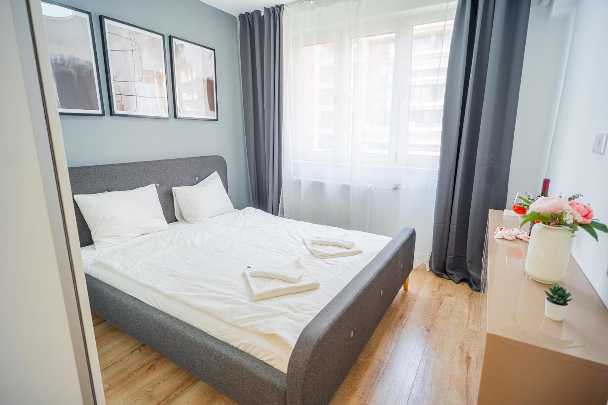 Spacious Newly Renovated 2Br Apartments With Balcony Bucureşti Exterior foto