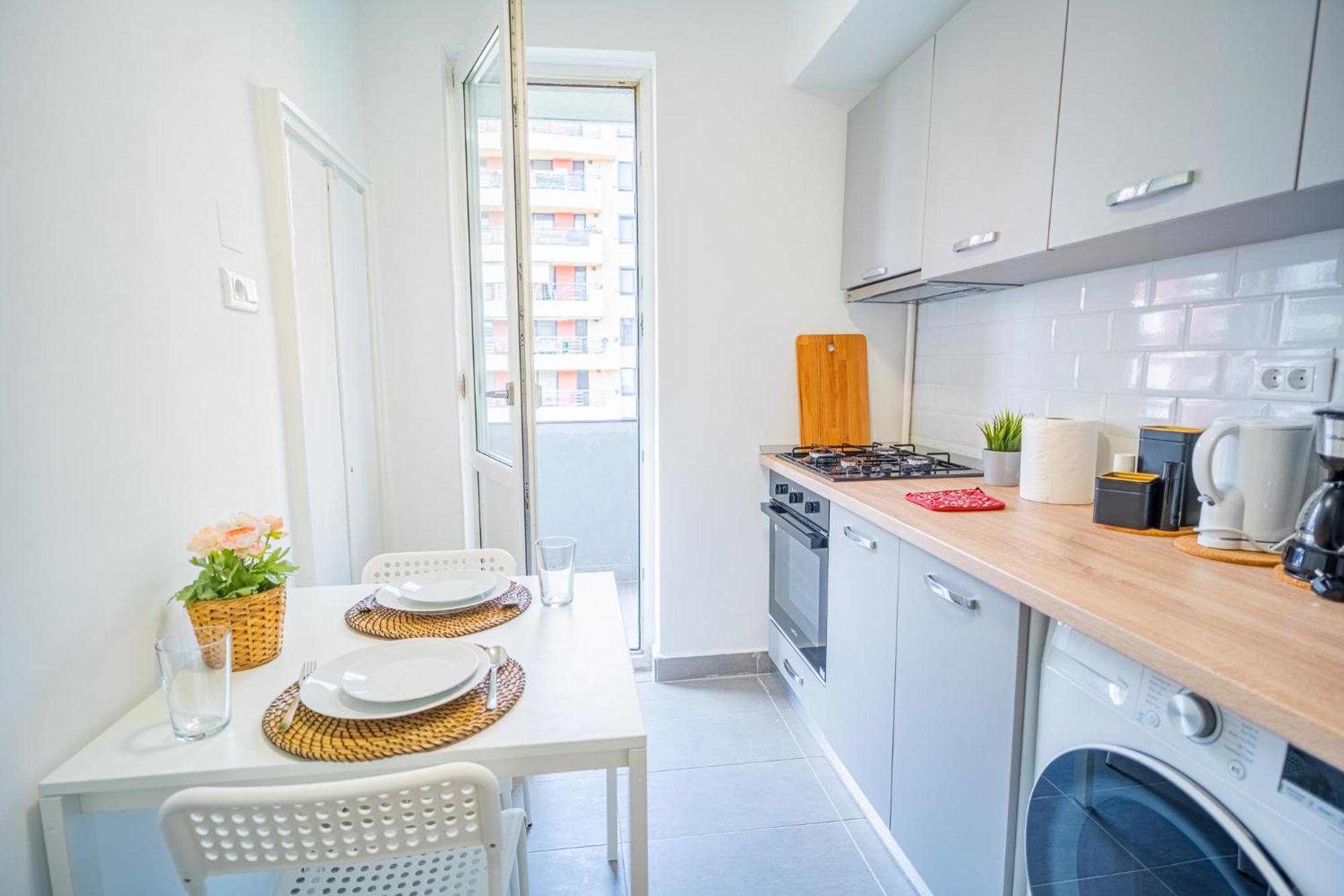 Spacious Newly Renovated 2Br Apartments With Balcony Bucureşti Exterior foto