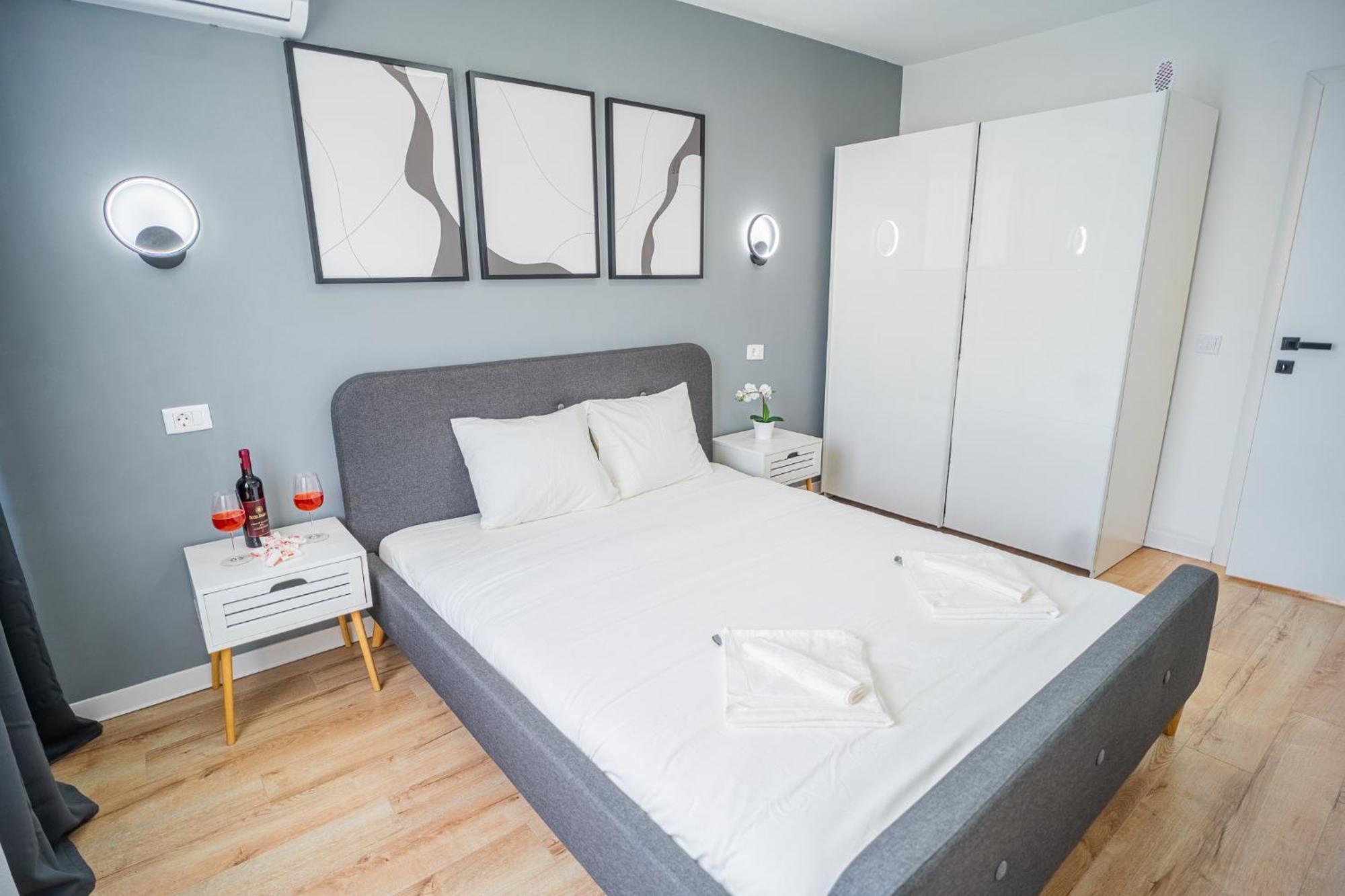 Spacious Newly Renovated 2Br Apartments With Balcony Bucureşti Exterior foto